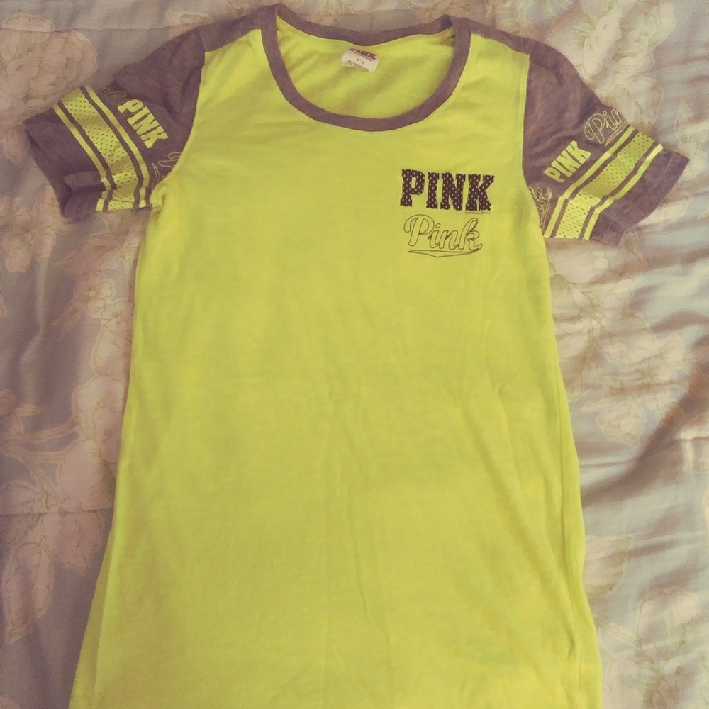 VS Pink tee